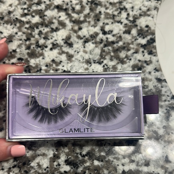 Glamlite Mikayla False Eyelashes - Picture 1 of 11